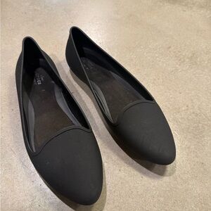 🍄 Crocs Black Women's Flats